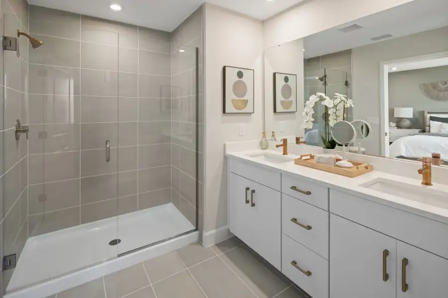 Owner's Bathroom Owner's Bathroom