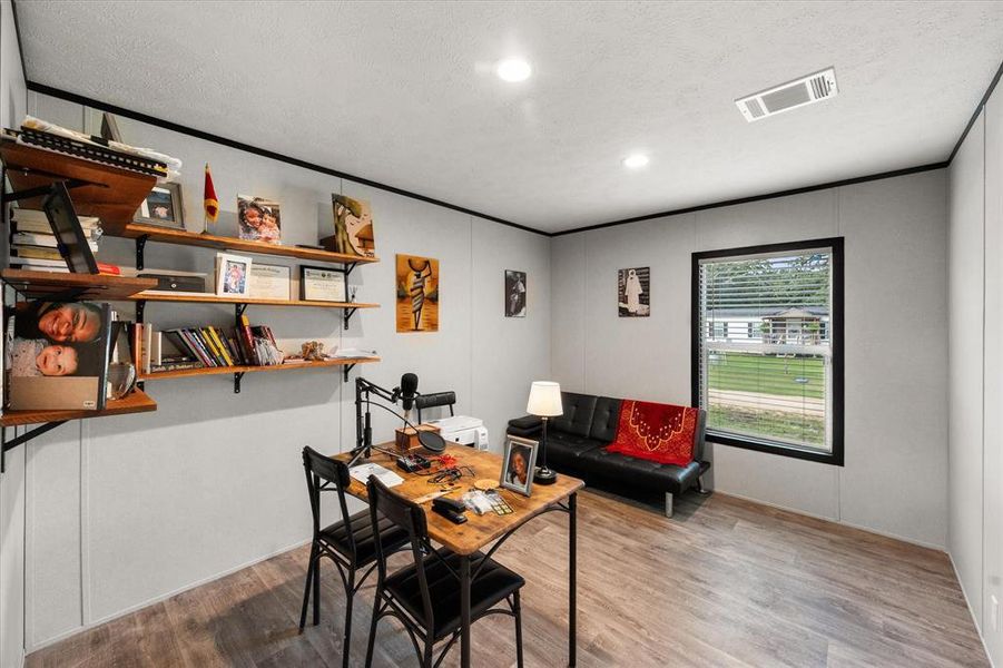 Secondary room. Secondary room.