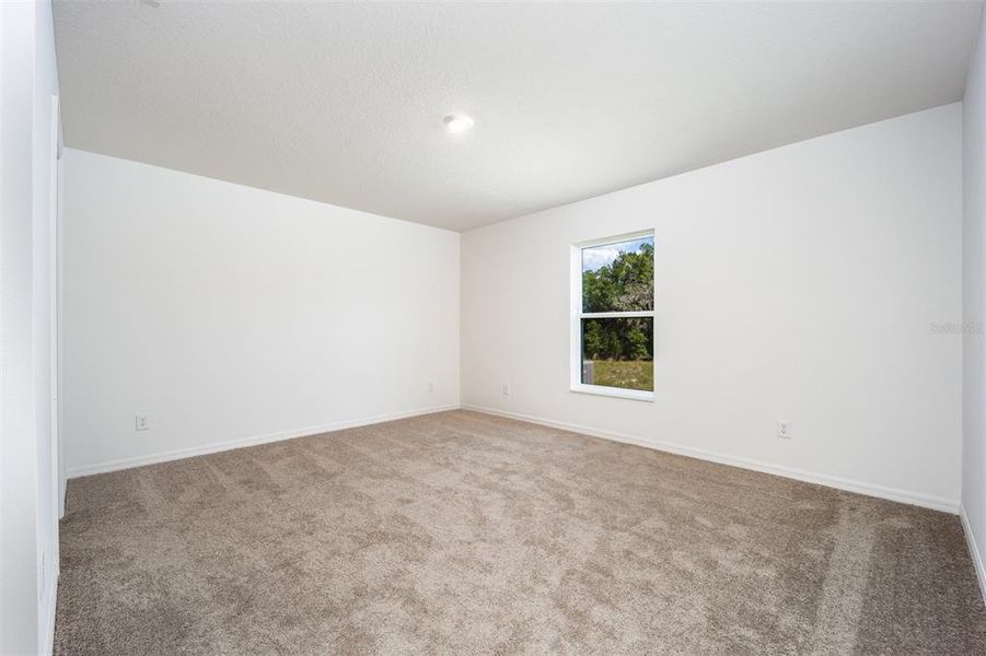 Spacious, unfurnished interior of a new home in Gum Lake Preserve, Lake Alfred (Image 14).