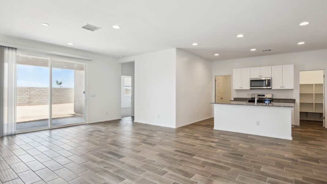 Spacious, unfurnished interior of a new home in Moonlight, Maricopa (Image 13).