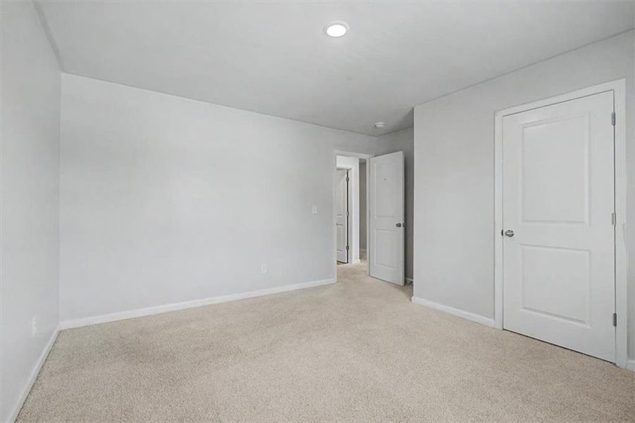 Spacious, unfurnished interior of a new home in Deer Creek, Temple (Image 14).
