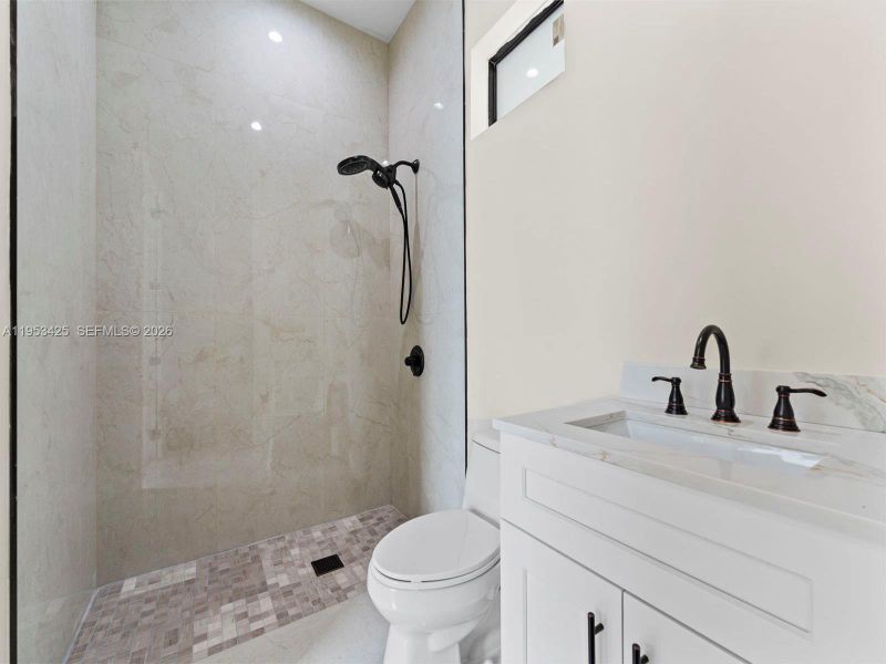 Image 33 of a home in .