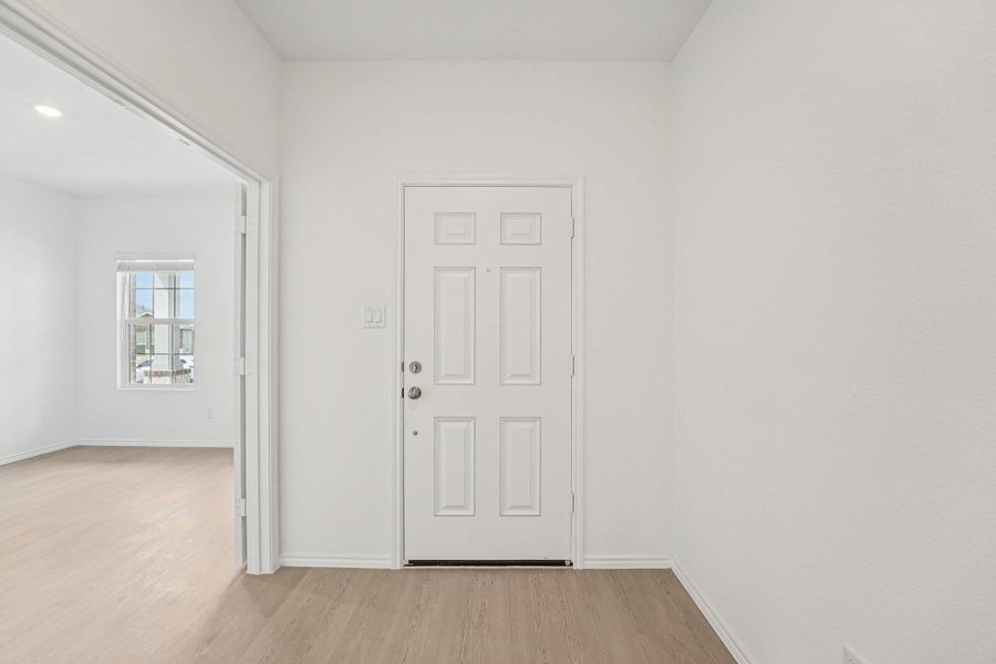 Spacious, unfurnished interior of a new home in Clayton Ranch, Copperas Cove (Image 14).