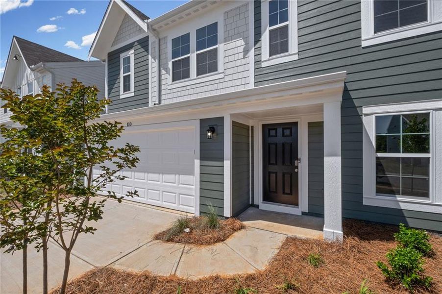 Exterior details and patio area of a home in Cherry Glen, Euharlee (Image 3).