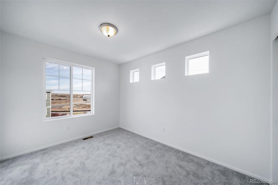 Spacious, unfurnished interior of a new home in Erie Highlands, Erie (Image 29).