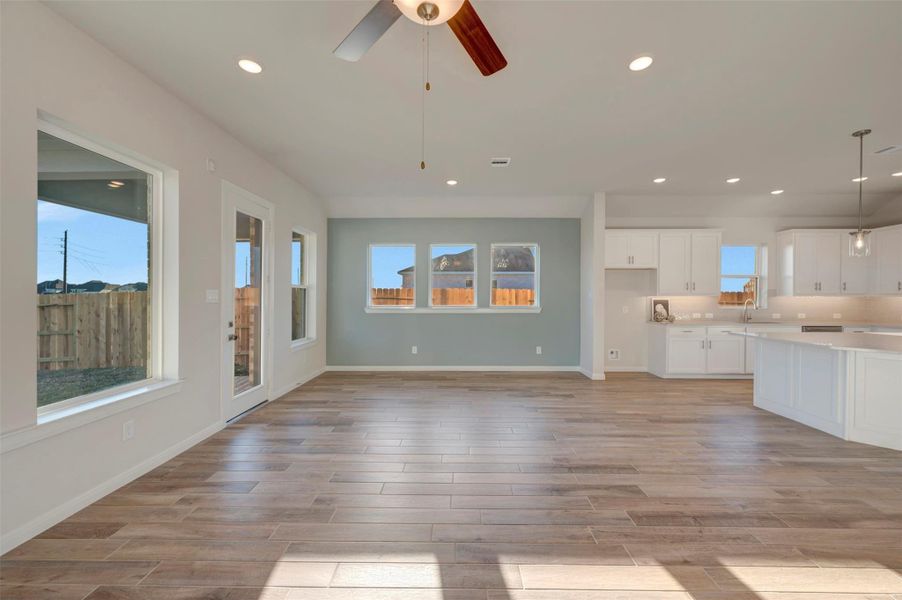 Spacious, unfurnished interior of a new home in The Grand Prairie 50’, Hockley (Image 34).