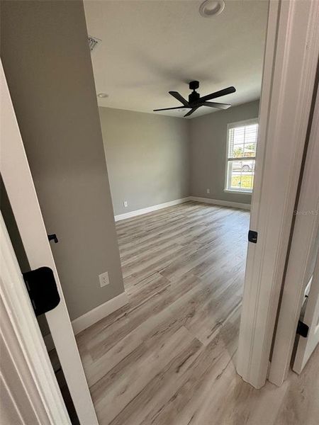 Spacious, unfurnished interior of a new home in , Cape Coral (Image 11).