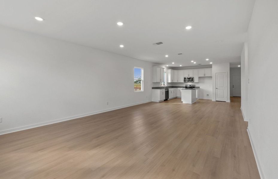 Spacious, unfurnished interior of a new home in County View, Temple (Image 27).