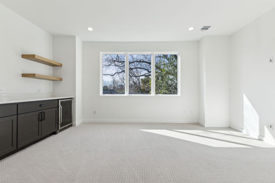 Spacious, unfurnished interior of a new home in , Dallas (Image 22).