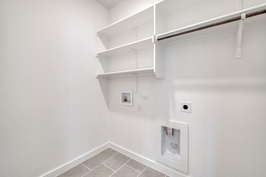Spacious, unfurnished interior of a new home in Prairie Winds, Hutto (Image 26).
