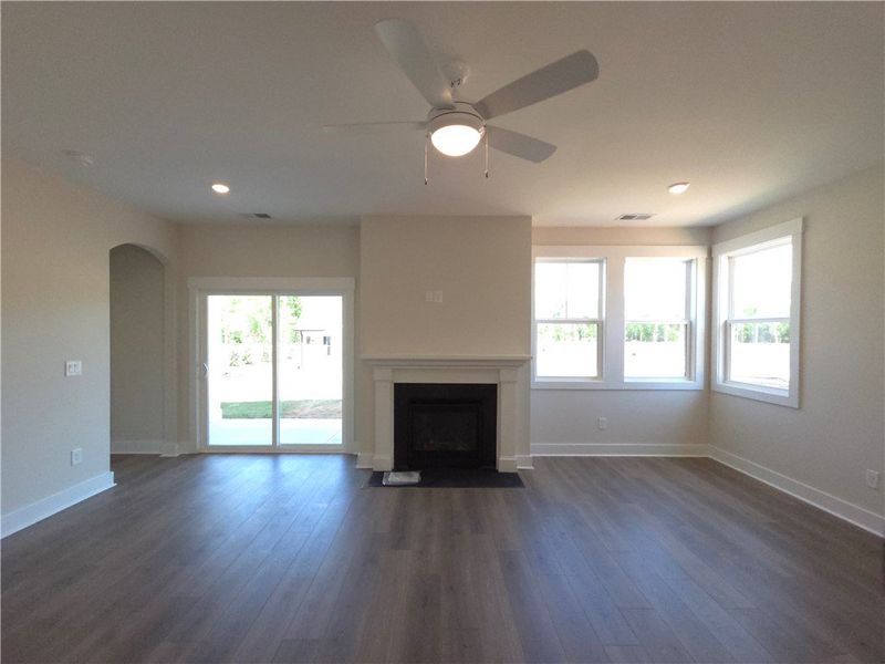 Spacious, unfurnished interior of a new home in Saratoga Oaks, Williamston (Image 10).