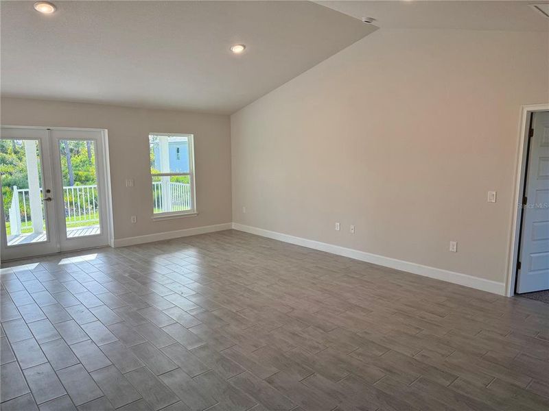 Spacious, unfurnished interior of a new home in , Port Charlotte (Image 27).