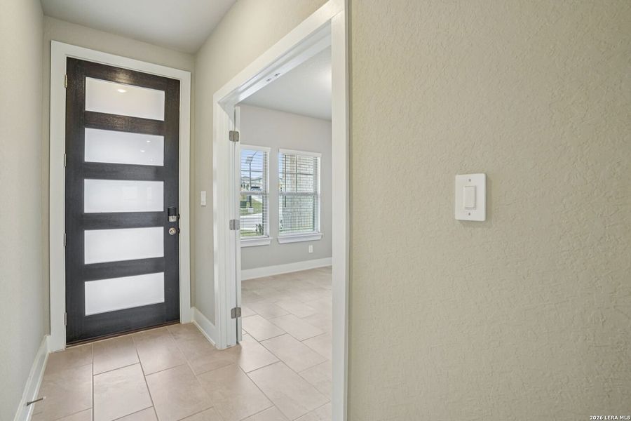 Spacious, unfurnished interior of a new home in Lark Canyon, New Braunfels (Image 20).