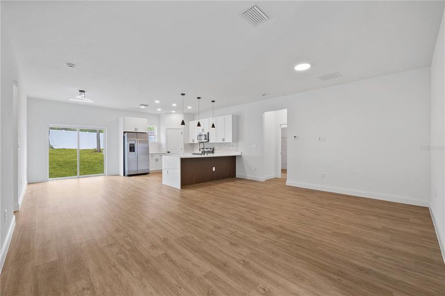 Spacious, unfurnished interior of a new home in , Citrus Springs (Image 22).