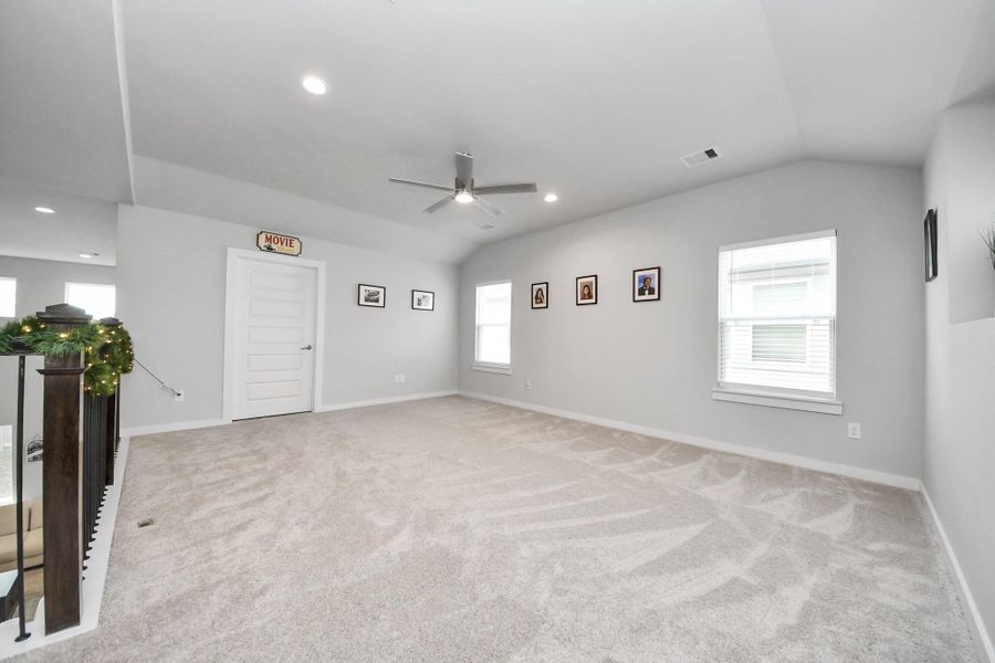 Spacious, unfurnished interior of a new home in , Conroe (Image 19).