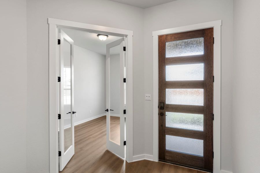 Spacious, unfurnished interior of a new home in Lariat, Liberty Hill (Image 15).