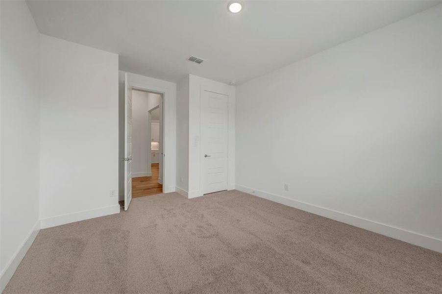 Spacious, unfurnished interior of a new home in Aster Park, McKinney (Image 19).