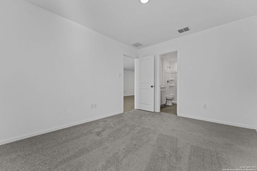 Spacious, unfurnished interior of a new home in Torian Village, San Antonio (Image 14).