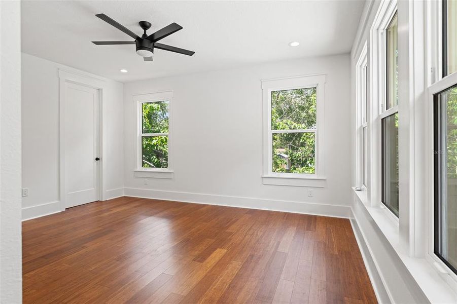 Spacious, unfurnished interior of a new home in , Tampa (Image 43).