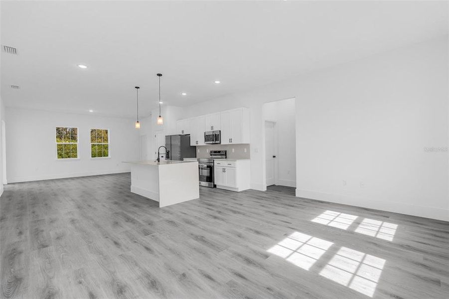 Spacious, unfurnished interior of a new home in , Ocala (Image 18).