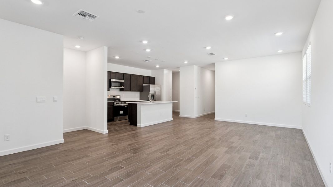 Spacious, unfurnished interior of a new home in Elena Trails, Maricopa (Image 19).
