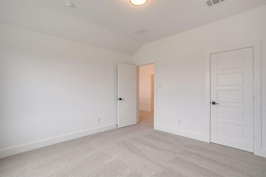 Spacious, unfurnished interior of a new home in Talon Hills, Fort Worth (Image 21).