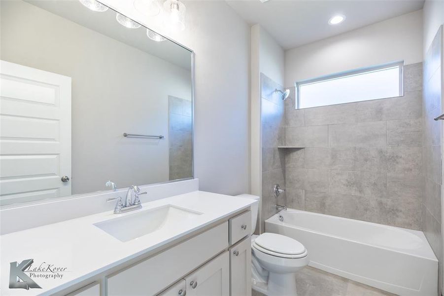 Furnished interior view inside a new home in , Abilene (Image 7).
