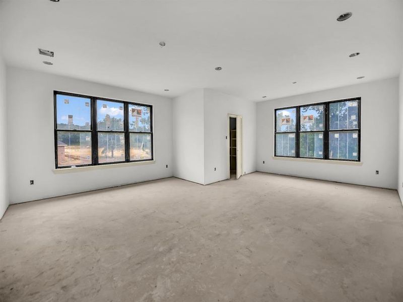 Spacious, unfurnished interior of a new home in , Weatherford (Image 12).