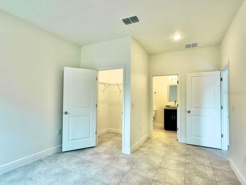 Spacious, unfurnished interior of a new home in , Ocala (Image 40).