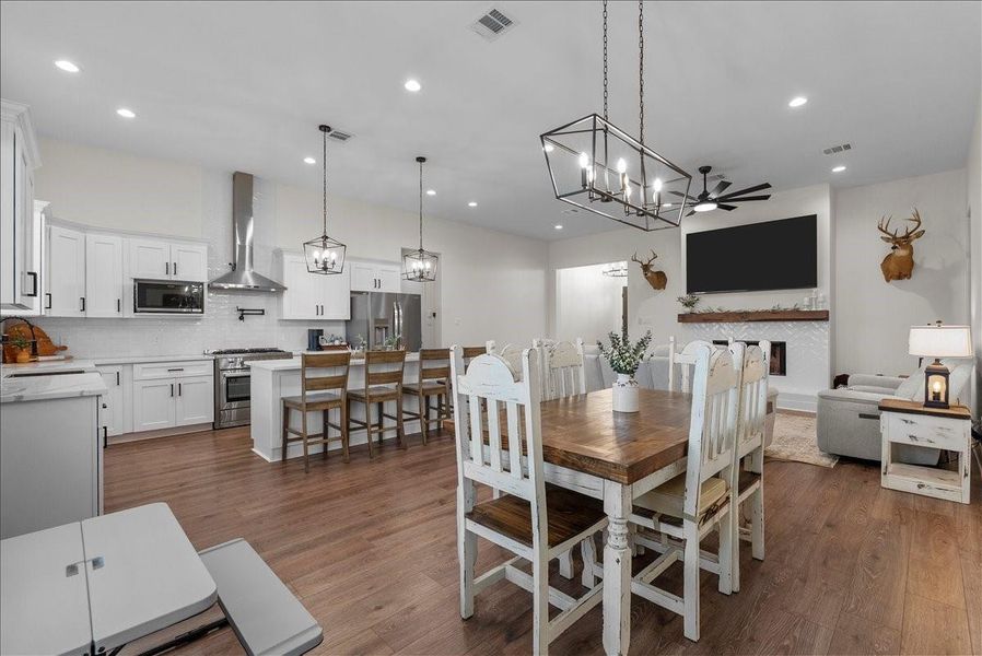 Furnished interior view inside a new home in , Santa Fe (Image 17).