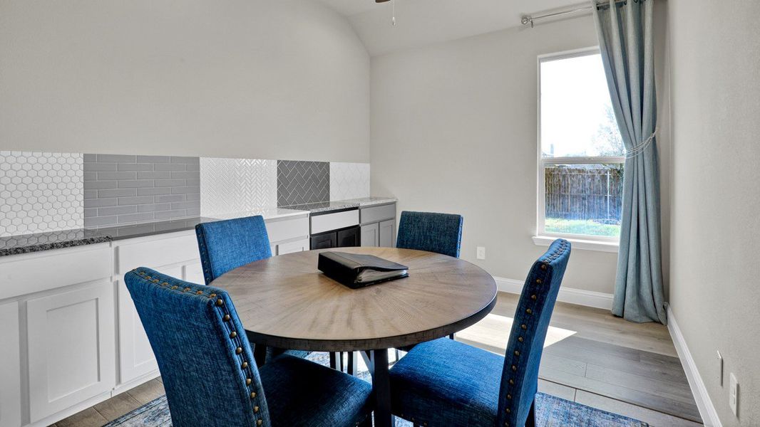 Representative furnished interior of a home built from the Granbury by D.R. Horton in Lakeview Pointe, Grand Prairie (Image 28).