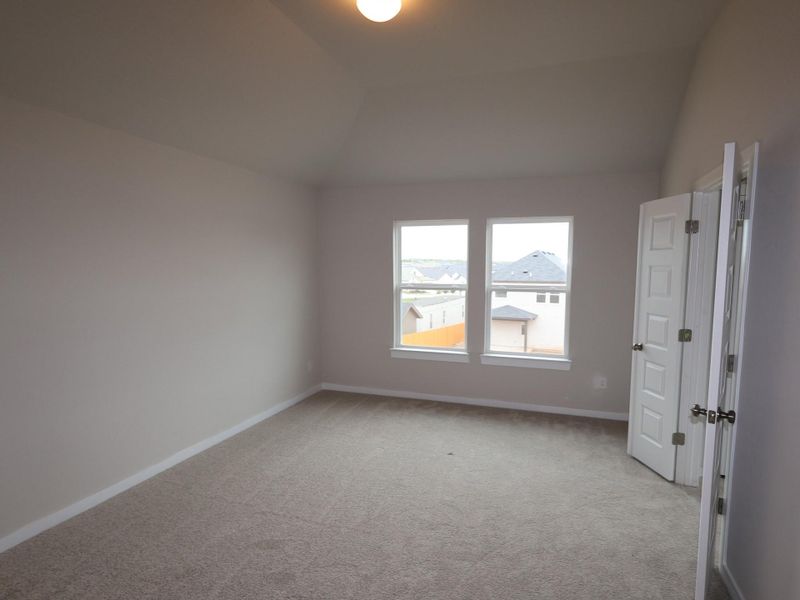 Spacious, unfurnished interior of a new home in Heritage, Dripping Springs (Image 7).