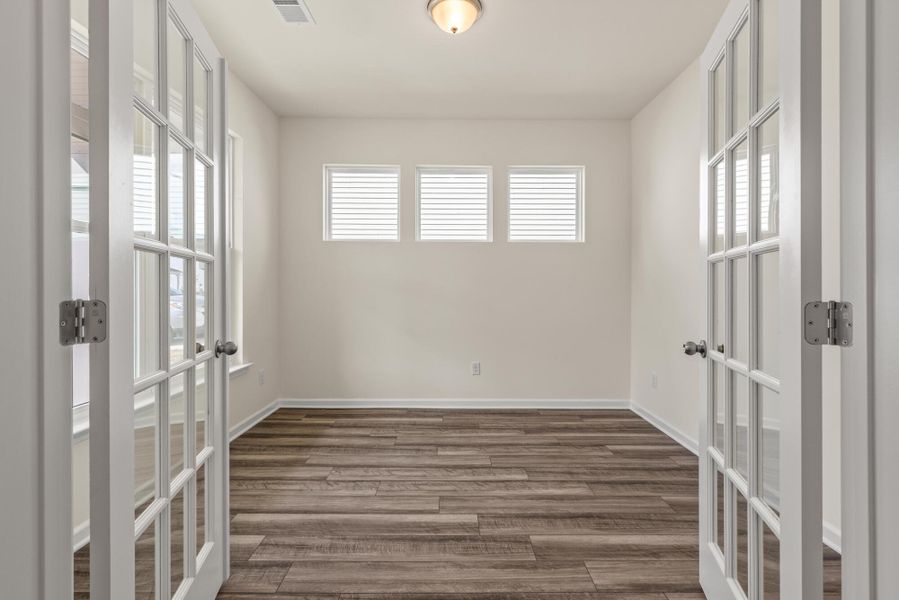 Spacious, unfurnished interior of a new home in Parker's Preserve, Ridgeville (Image 20).