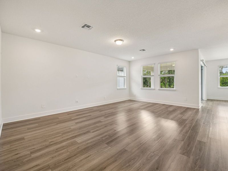 Spacious, unfurnished interior of a new home in Legends Preserve - Signature Series, Daytona Beach (Image 8).