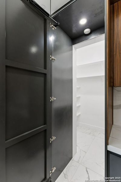 Close-up of interior finishes inside a home in , La Vernia (Image 22).