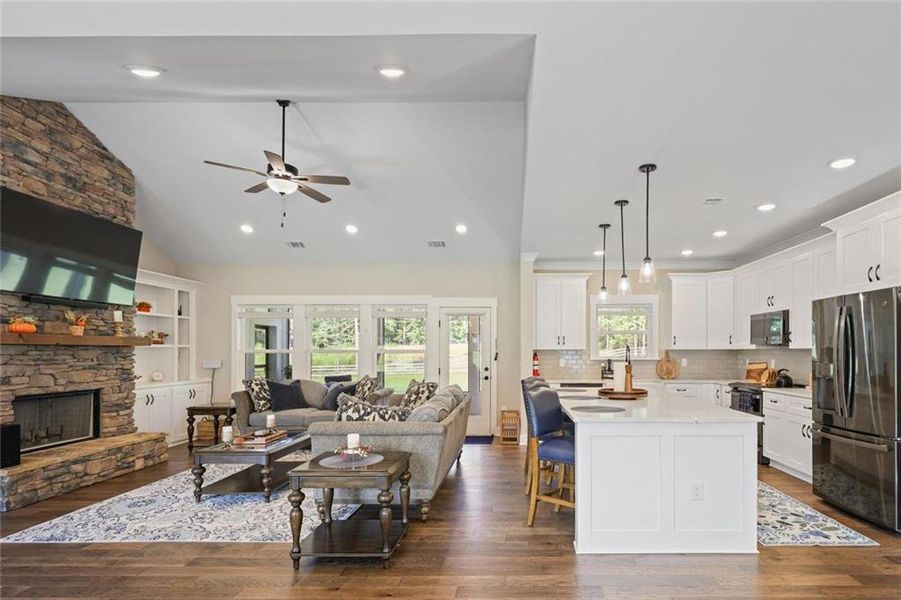 Furnished interior view inside a new home in , Dallas (Image 20).