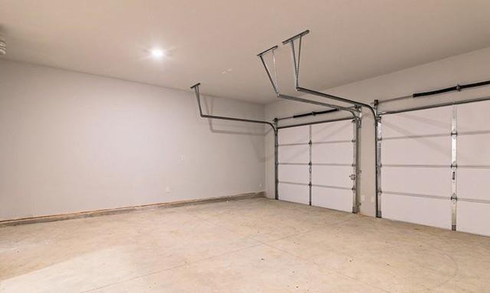 Spacious, unfurnished interior of a new home in Campground Crossing, McDonough (Image 19).