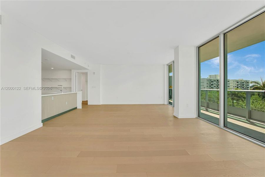 Spacious, unfurnished interior of a new home in , Miami Beach (Image 58).