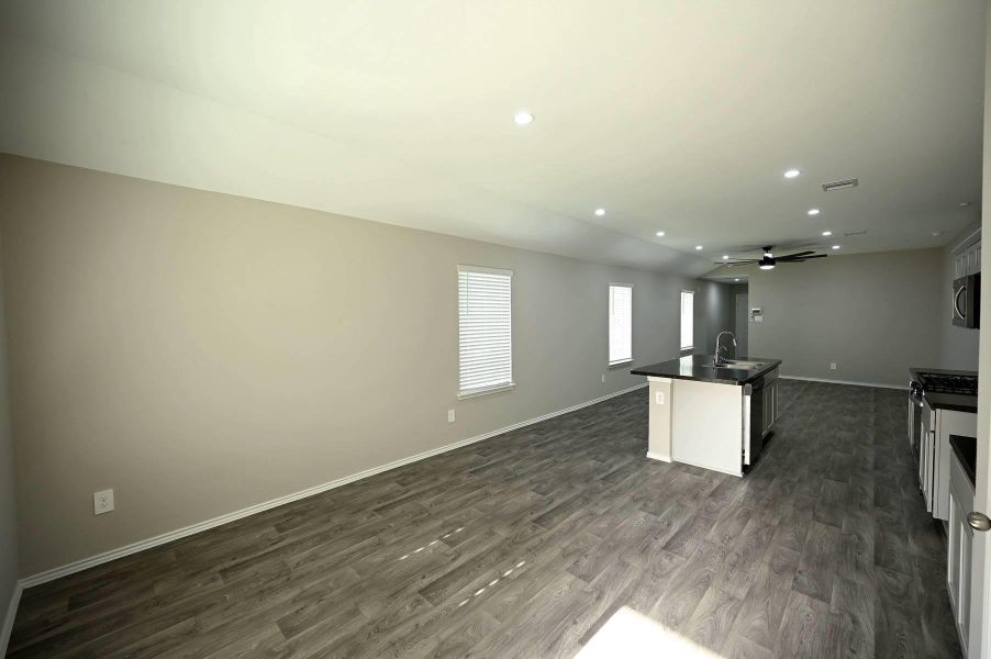 Spacious, unfurnished interior of a new home in Breckenridge Forest, Spring (Image 9).