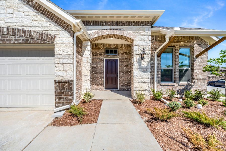 Exterior details and patio area of a home in Summerwood, Red Oak (Image 3).
