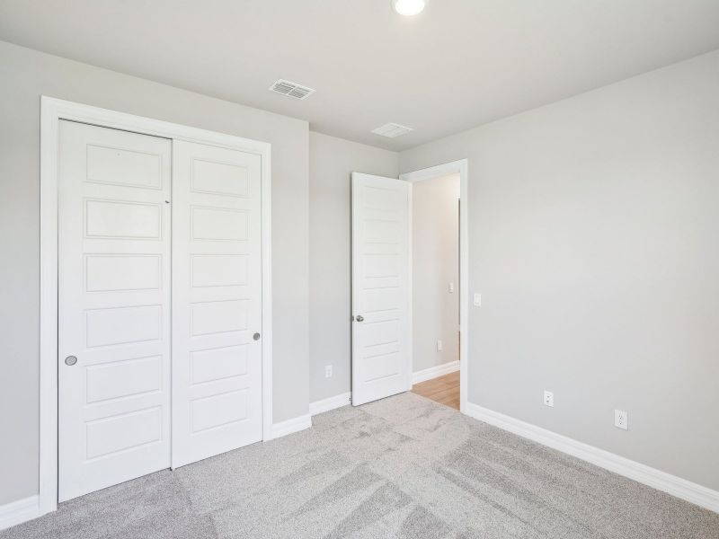 Spacious, unfurnished interior of a new home in Crescent Lakes - Reserve Series, Punta Gorda (Image 20).