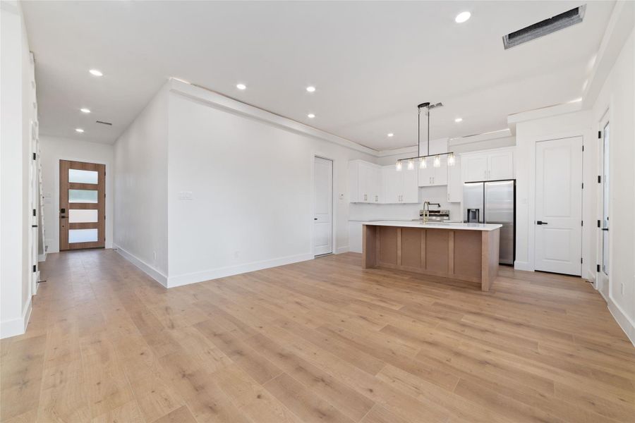 Spacious, unfurnished interior of a new home in , Houston (Image 18).