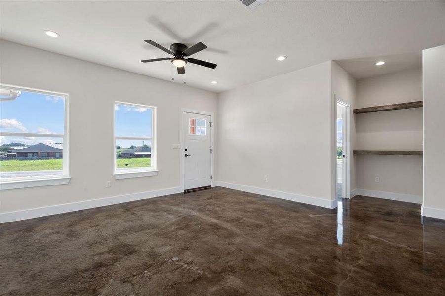 Spacious, unfurnished interior of a new home in , Hico (Image 17).