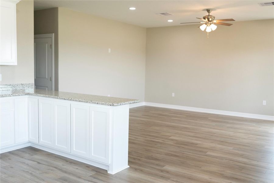 Spacious, unfurnished interior of a new home in , Surfside Beach (Image 13).