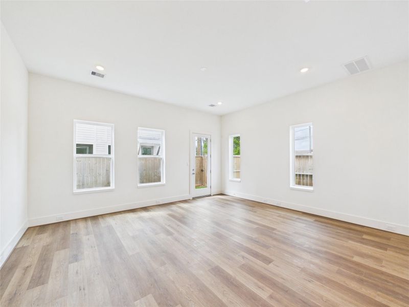 Spacious, unfurnished interior of a new home in , Houston (Image 20).