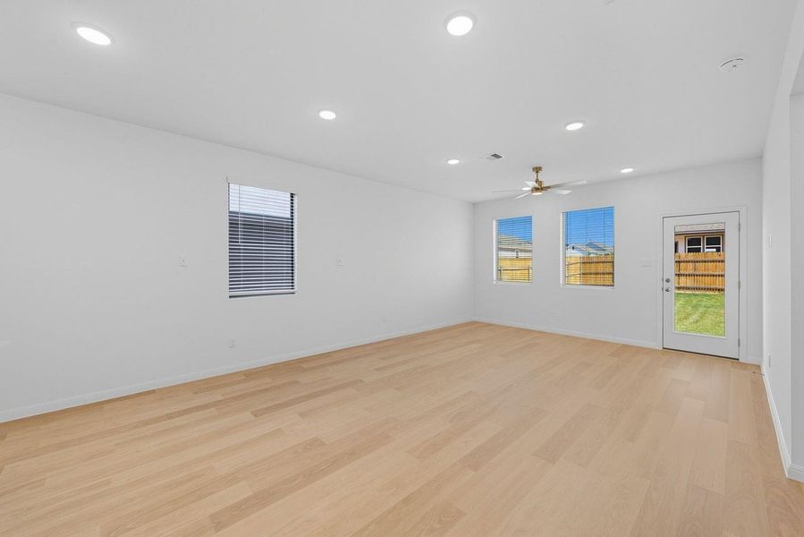 Spacious, unfurnished interior of a new home in Trinity Ranch, Elgin (Image 19). Spacious, unfurnished interior of a new home in Trinity Ranch, Elgin (Image 19).