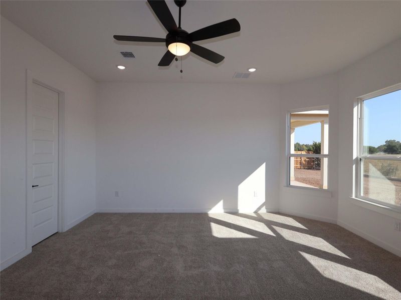 Spacious, unfurnished interior of a new home in Barksdale, Leander (Image 13).
