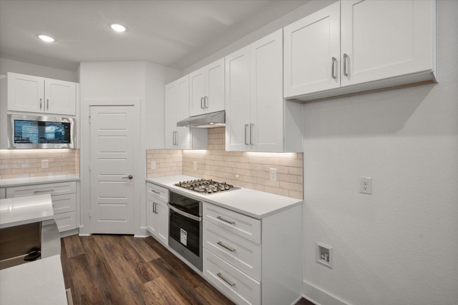 Furnished interior view inside a new home in Heritage Towne, Midlothian (Image 10).