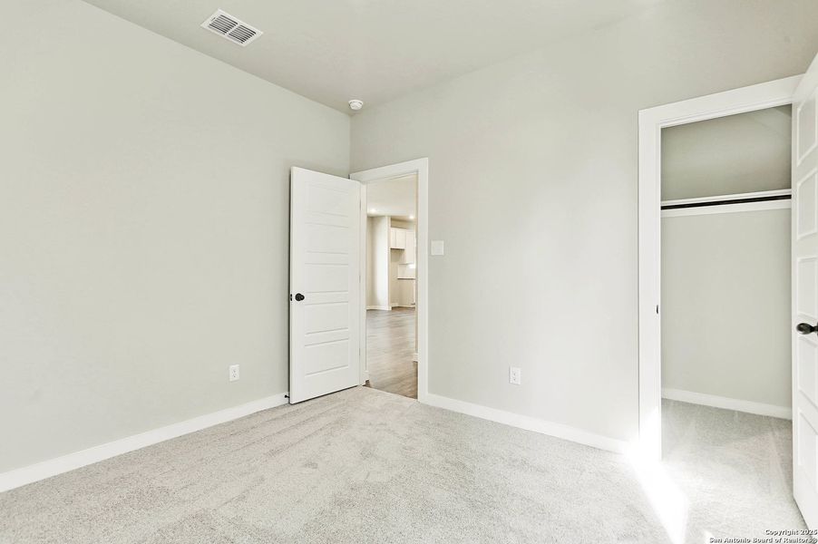 Spacious, unfurnished interior of a new home in Fairway Crossing 40s, San Antonio (Image 16). Spacious, unfurnished interior of a new home in Fairway Crossing 40s, San Antonio (Image 16).