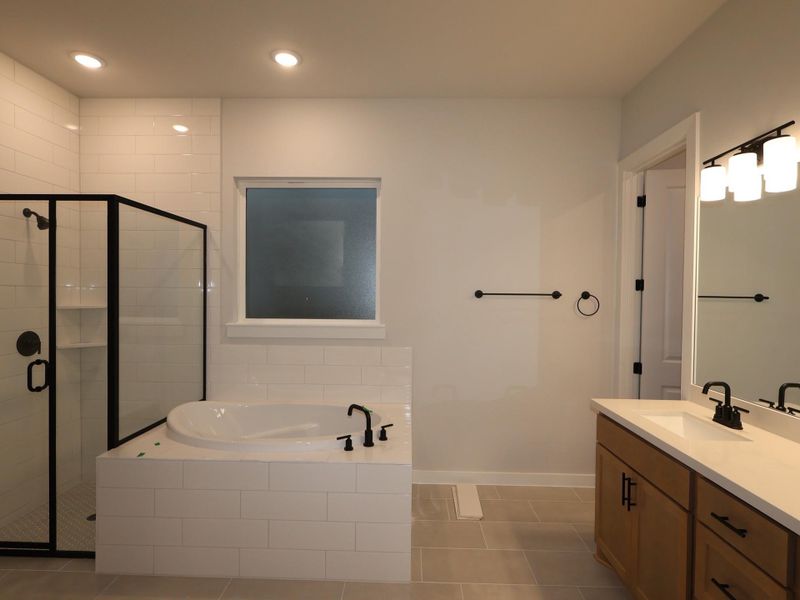 Furnished interior view inside a new home in Edgewood, Leander (Image 14).